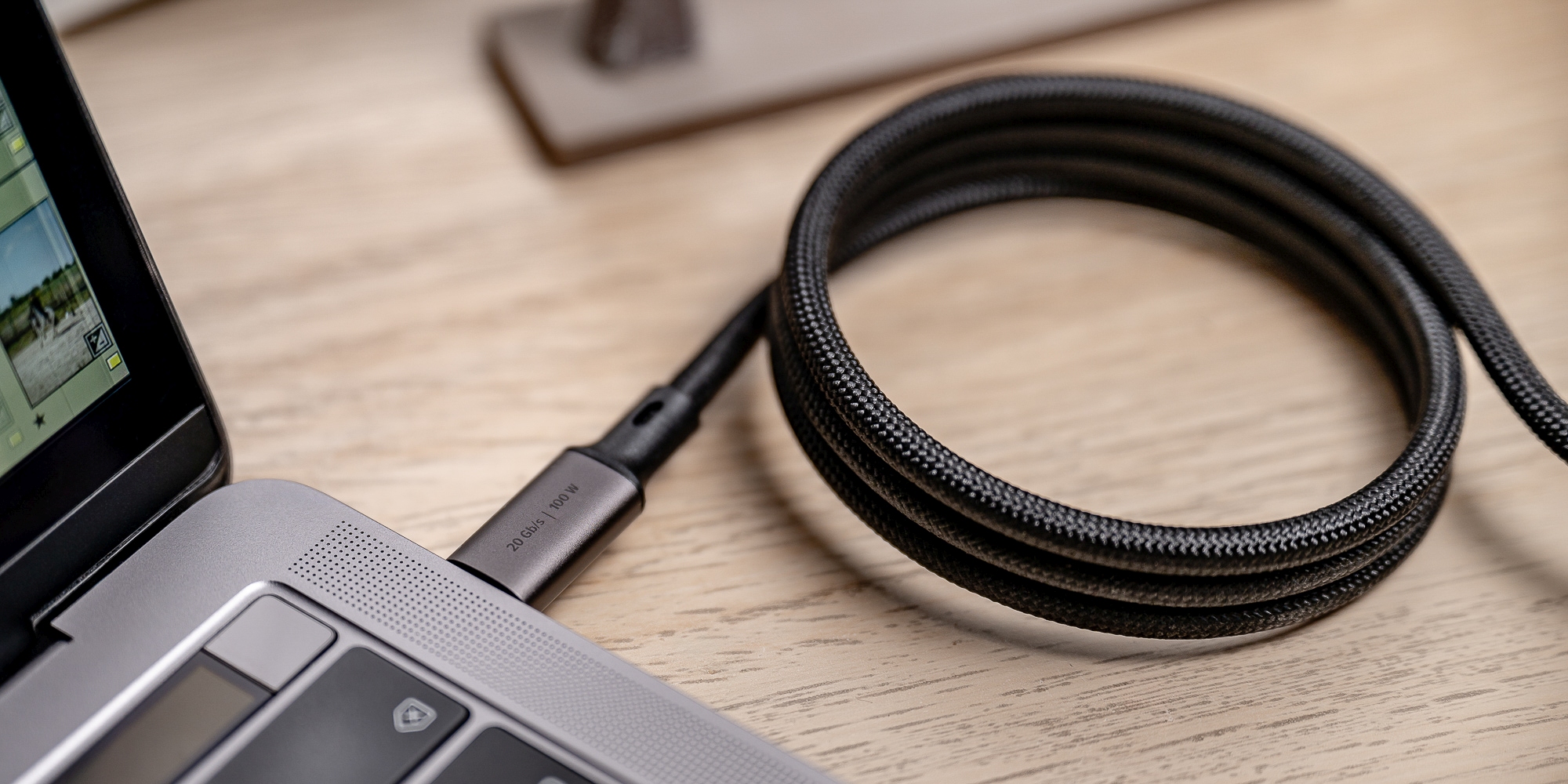 Newell-USB-C-magnetický-kabel-USB-C-3-2-Gen-2-1-m-grafit-12